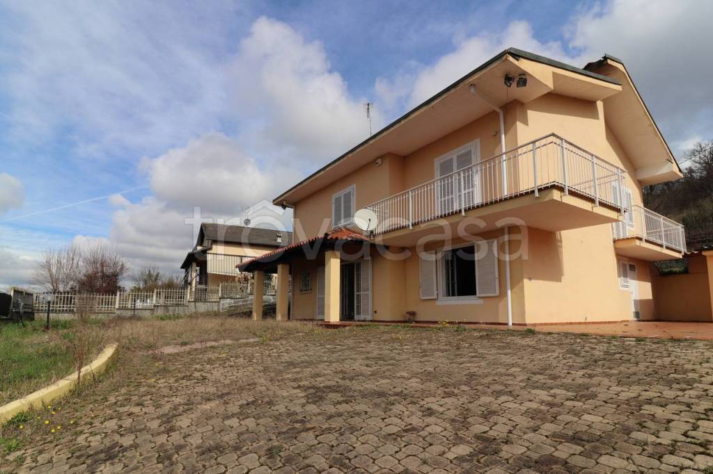 casa indipendente in vendita a Bra