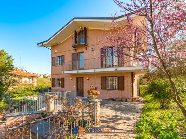 casa indipendente in vendita a Bra