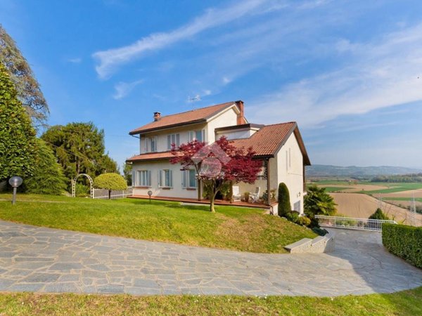 casa indipendente in vendita a Bra