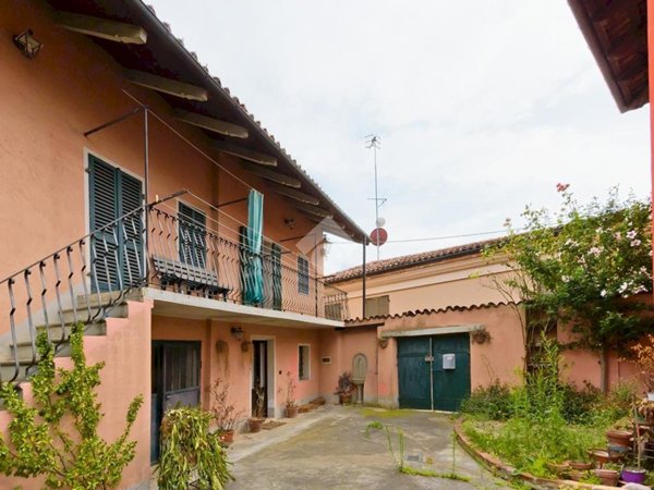 casa indipendente in vendita a Bra