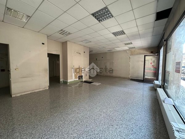 locale commerciale in vendita a Bra