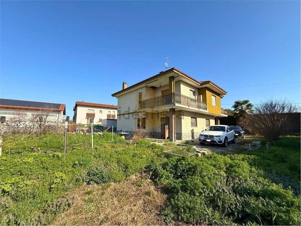 casa indipendente in vendita a Bra in zona Pollenzo
