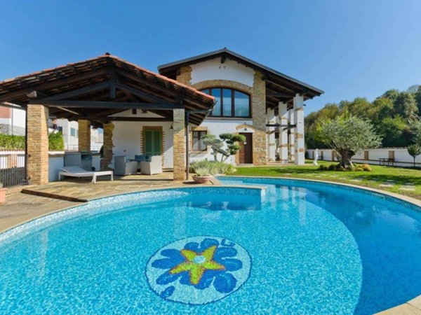 casa indipendente in vendita a Bra