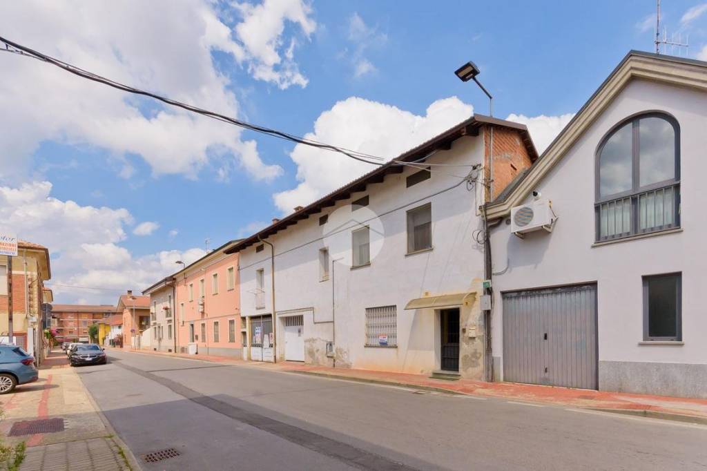 casa indipendente in vendita a Bra
