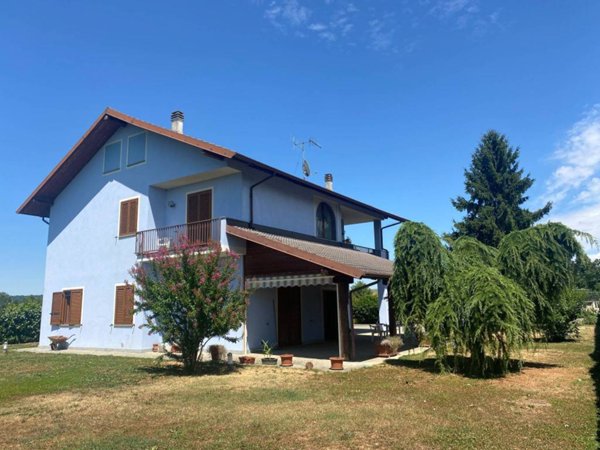 casa indipendente in vendita a Bra
