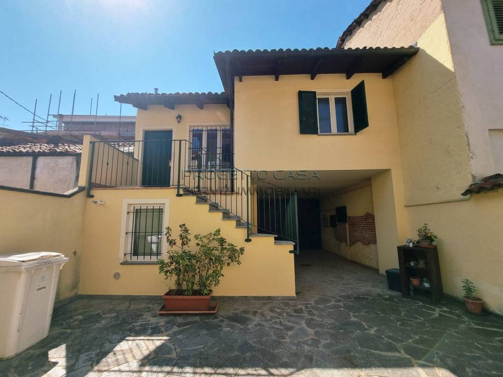 casa indipendente in vendita a Bra