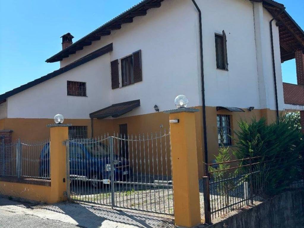 casa indipendente in vendita a Bra