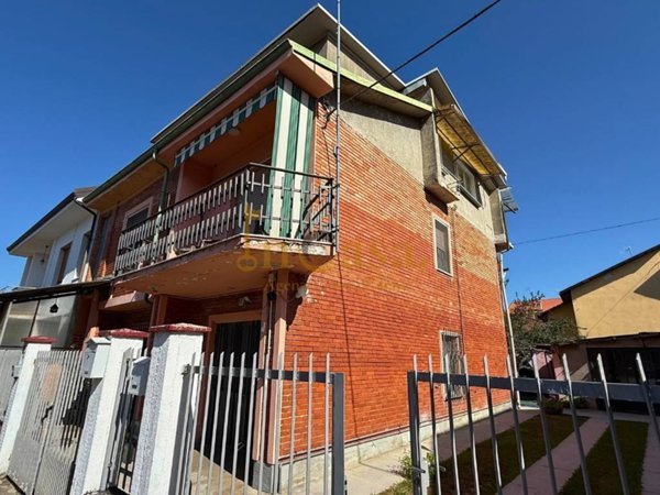 casa indipendente in vendita a Bra