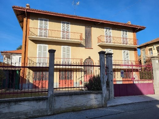 casa indipendente in vendita a Bra