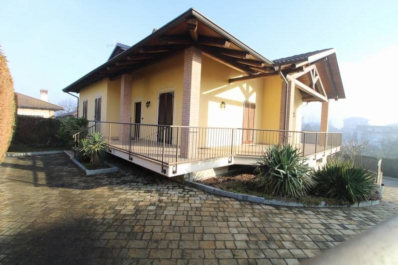 casa indipendente in vendita a Bra in zona San Michele