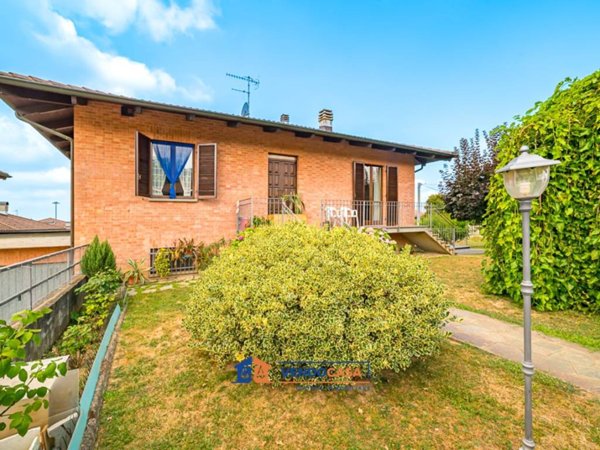 casa indipendente in vendita a Bra