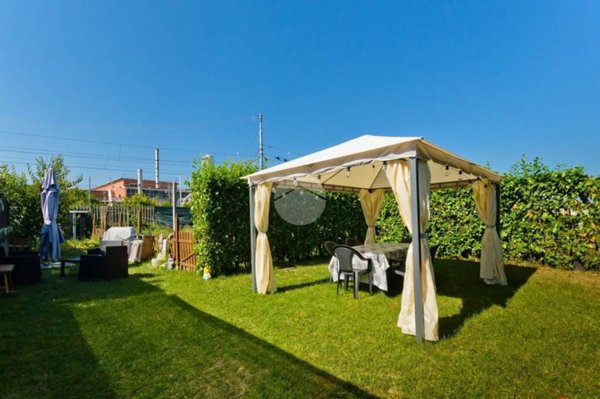 appartamento in vendita a Bra in zona Piumati