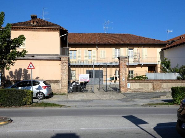 intera palazzina in vendita a Bra
