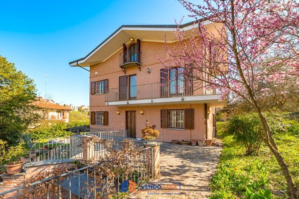 casa indipendente in vendita a Bra