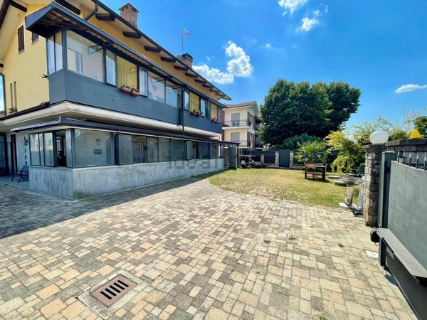 appartamento in vendita a Bra in zona Piumati