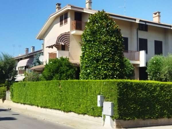 casa indipendente in vendita a Bra