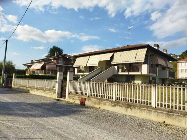 casa indipendente in vendita a Bra in zona Bandito