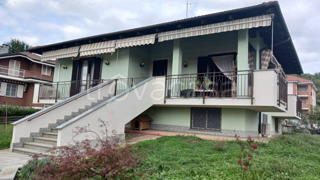 casa indipendente in vendita a Bra in zona Bandito