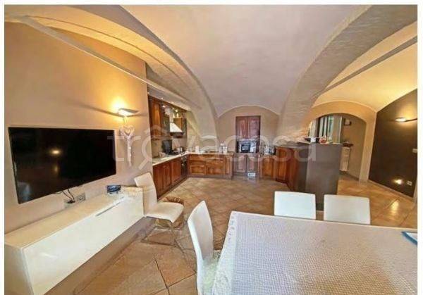 casa indipendente in vendita a Bra in zona Falchetto