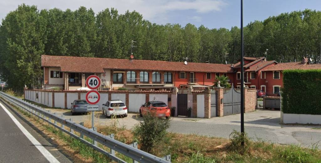 casa indipendente in vendita a Bra in zona Falchetto