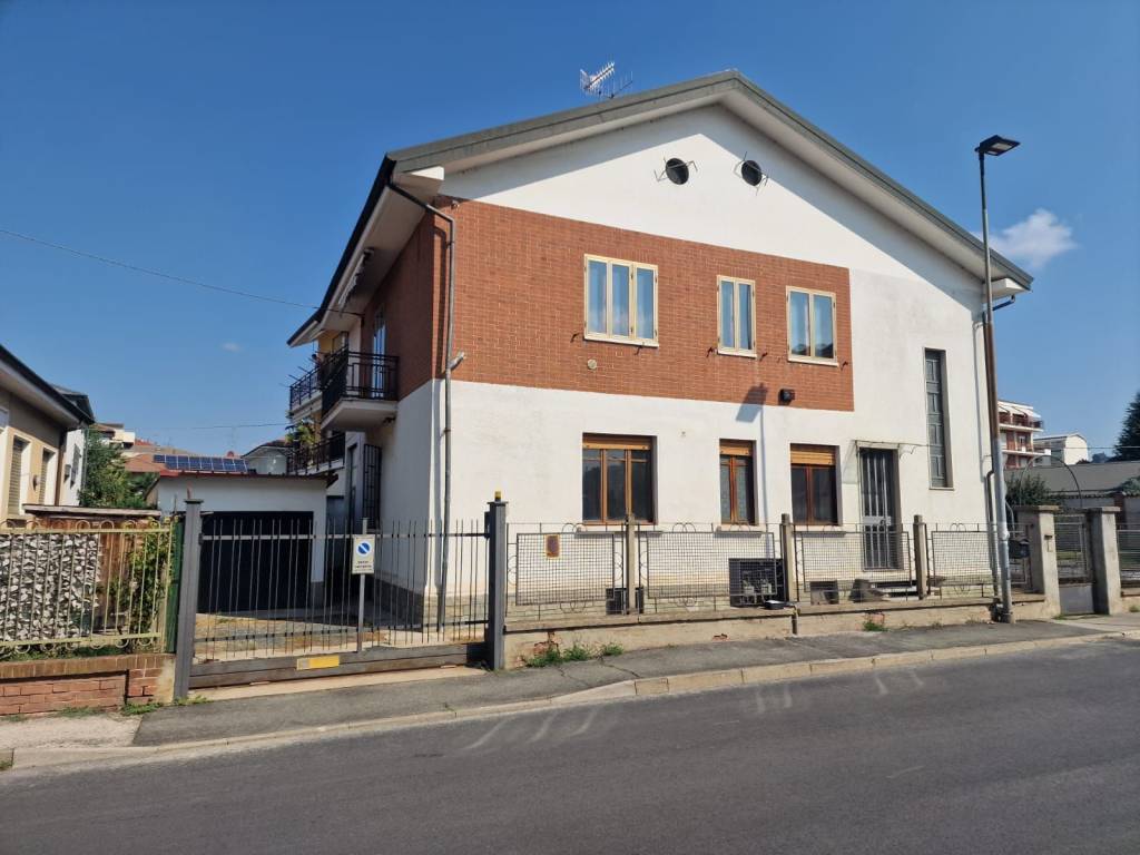 casa indipendente in vendita a Bra