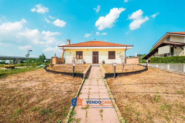 casa indipendente in vendita a Bra