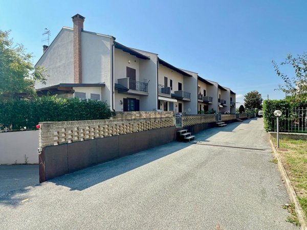 casa indipendente in vendita a Bra