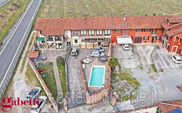 casa indipendente in vendita a Bra in zona Falchetto