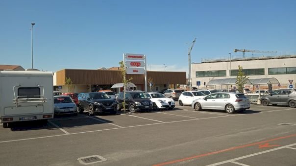 locale commerciale in vendita a Bra