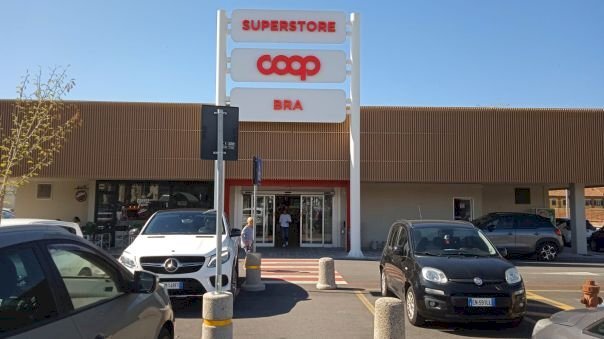 locale commerciale in vendita a Bra