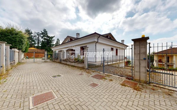 casa indipendente in vendita a Bra in zona San Matteo