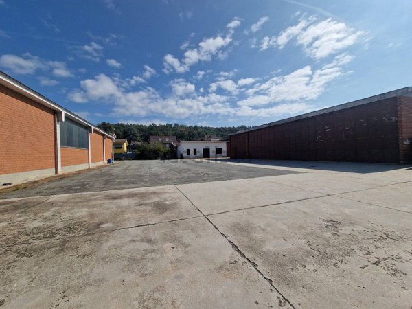 capannone in vendita a Bra in zona Bandito