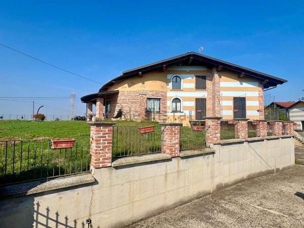 casa indipendente in vendita a Bra