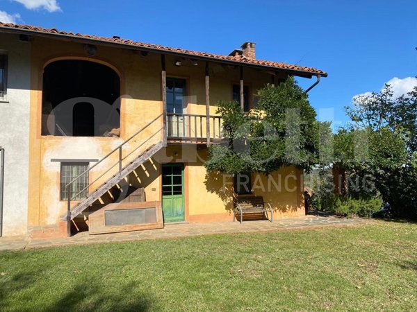 casa indipendente in vendita a Bra in zona Bandito