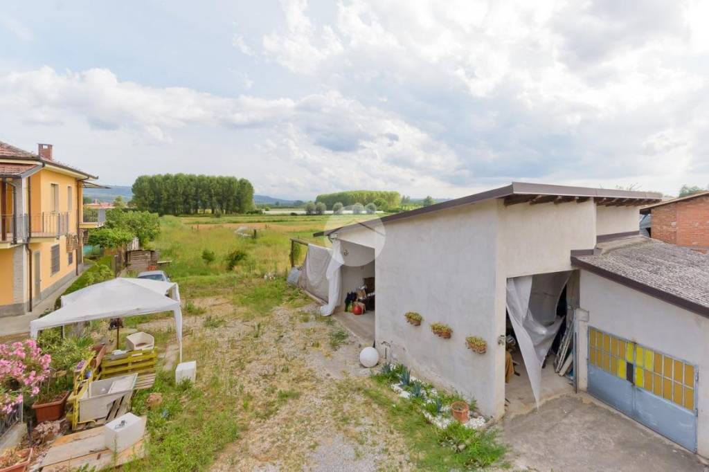casa indipendente in vendita a Bra in zona Borgo Nuovo