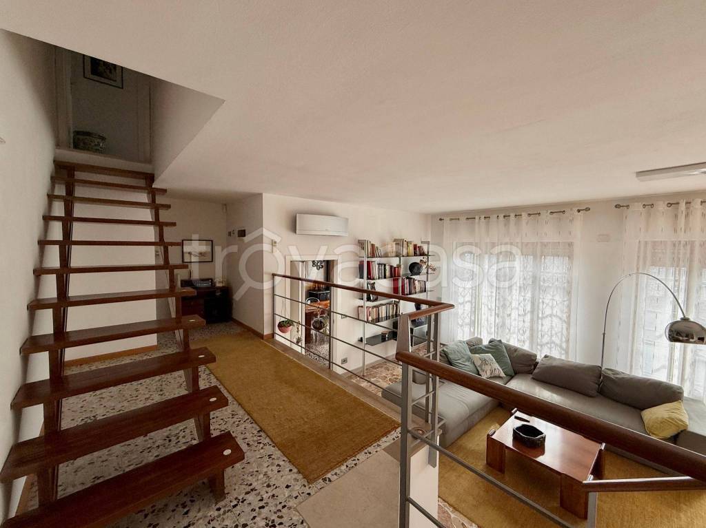 casa indipendente in vendita a Bra