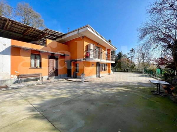 casa indipendente in vendita a Bra