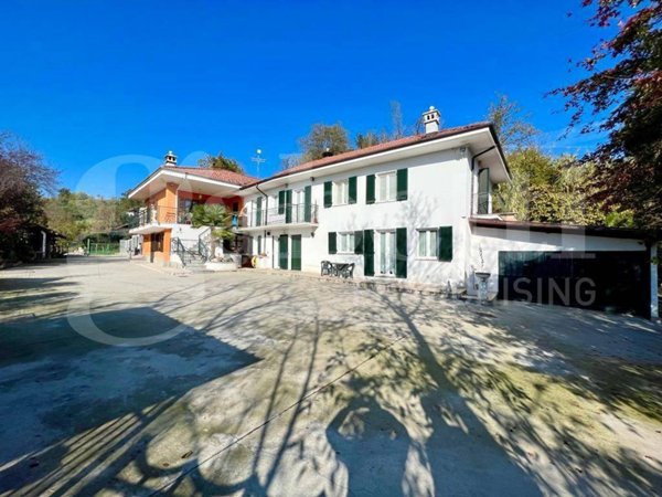 casa indipendente in vendita a Bra