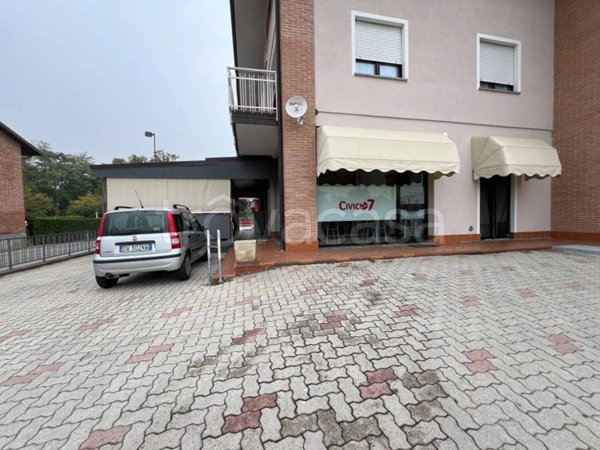 negozio in vendita a Bra in zona Pollenzo