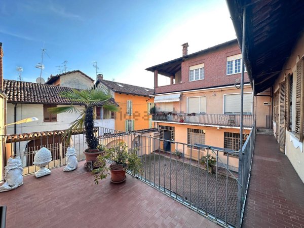 esavano in vendita a Bra