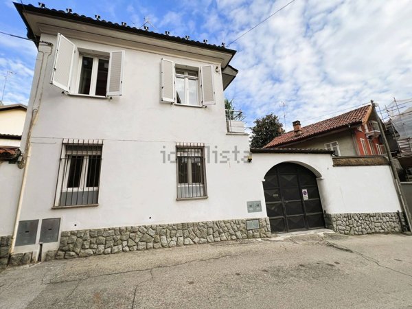 casa indipendente in vendita a Bra