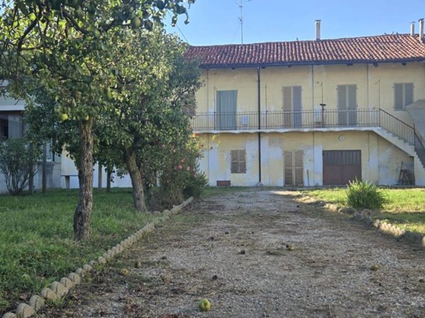 casa indipendente in vendita a Bra in zona Bandito