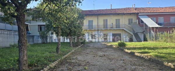 casa indipendente in vendita a Bra in zona Bandito