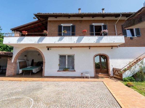 casa indipendente in vendita a Bra