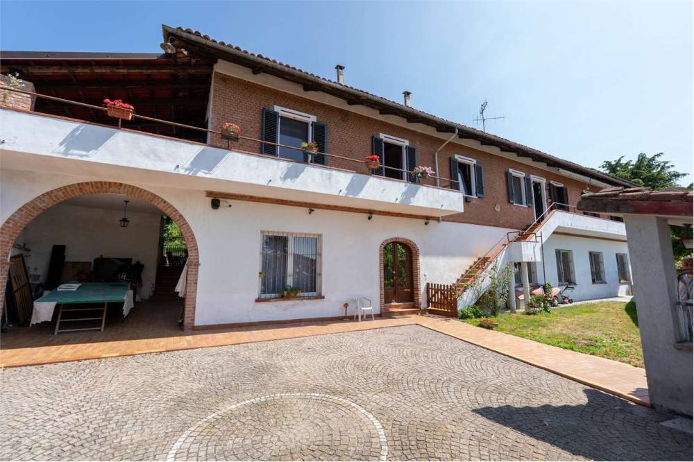 casa indipendente in vendita a Bra