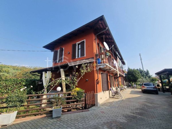 casa indipendente in vendita a Bra in zona Borgo Nuovo