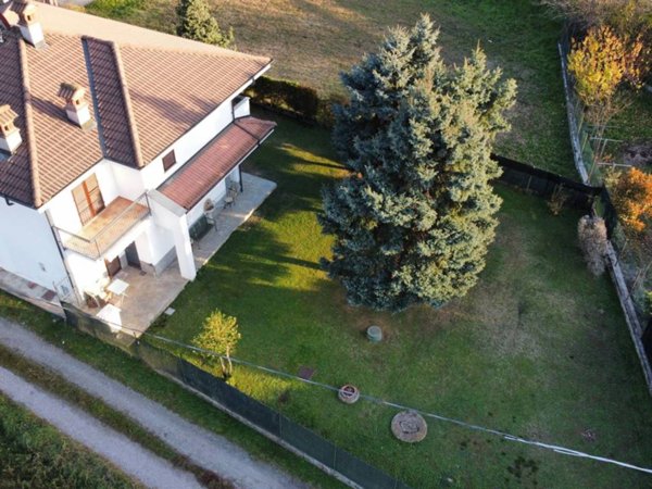 casa indipendente in vendita a Bra in zona Borgo Nuovo