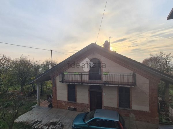casa indipendente in vendita a Bra in zona Bandito
