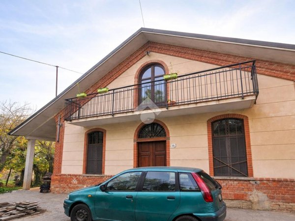 casa indipendente in vendita a Bra in zona Bandito