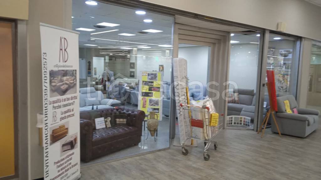 negozio in vendita a Bra